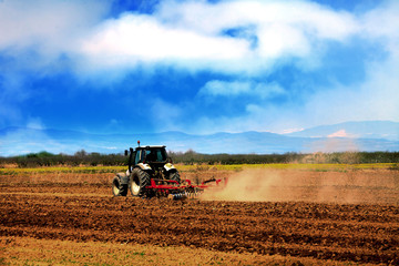 Fototapeta premium hdr agriculture background with tractor and field, autumn time 