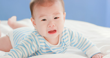 baby lying on the bed © ryanking999