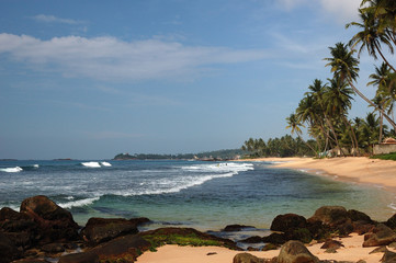 Fototapeta na wymiar The ocean shores on the way from Dalawella to Unawatuna, Sri Lanka