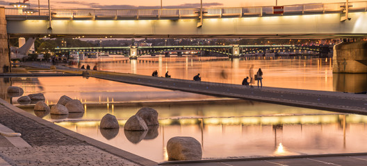 Lyon - bords du Rhône le soir