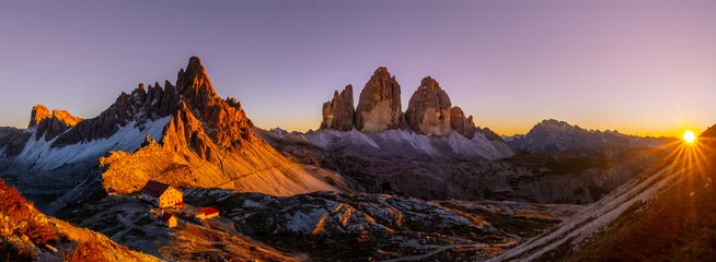Fotobehang Dolomieten Tre Cime di Lavaredo bij zonsondergang
