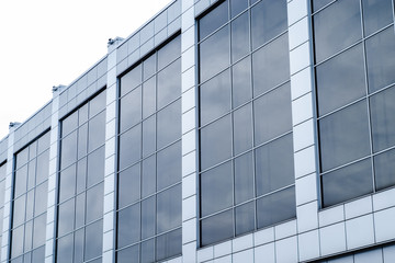 Obraz premium close-up of a modern glass building with square blue glass