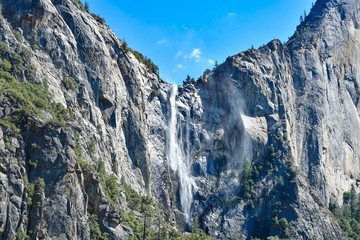 Bridevail Falls vrom below in Yosemite