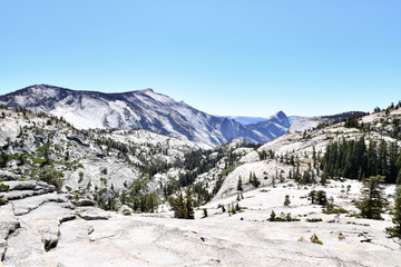 Fototapeta na wymiar Yosemite Valley view from Tioga Pass