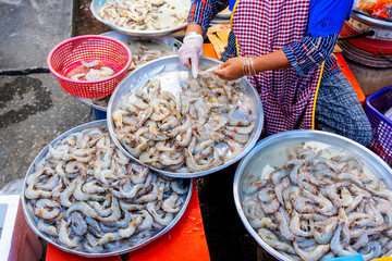 Shrimp to cook a variety of tasty and healthful , Sales in the market      