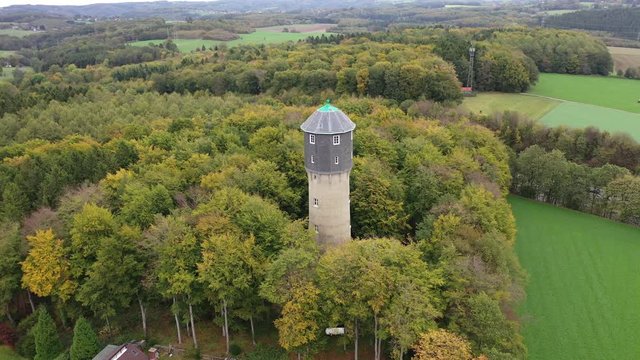 Wasserturm Drohnenflug