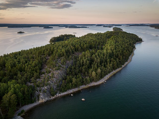 Obraz premium Aerial view of an island covered in forest