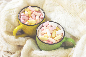 Obraz na płótnie Canvas Hot chocolate with colorful mini marshmallows