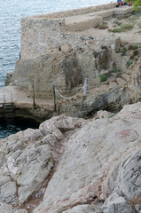 JOVENES TIRANDOSE AL MAR DESDE ACANTILADO PELIGROSO MALLORCA 2017