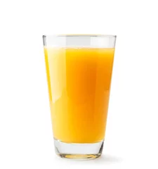 Fotobehang Jus d& 39 orange in een glas close-up op een wit. Geïsoleerd © innafoto2017