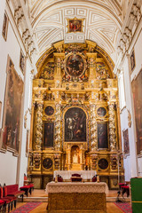 Fototapeta na wymiar SEGOVIA, SPAIN - OCTOBER 20, 2017: Altar of San Martin church in Segovia, Spain