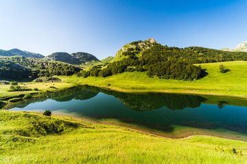 Obraz premium lake in the mountains
