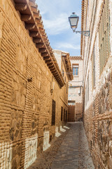 Fototapeta na wymiar Narrow street in the Jewish neigborhood of Toledo, Spain