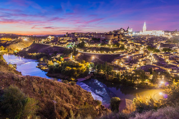 Naklejka premium Evening view of the old town of Toledo, Spain