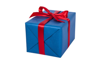 Blaues Weihnachtsgeschenk mit roter Schleife als Freisteller