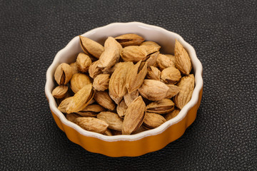 Unpeeled Almonds nuts