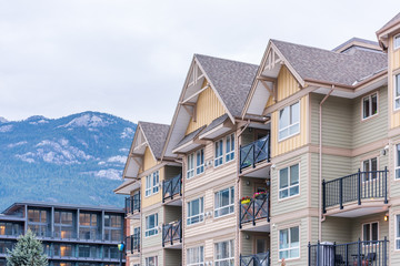 The top of an apartment building with nice windows.