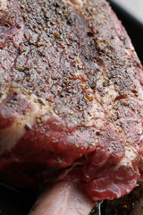 bistecca tomhawk marinatura carne cruda