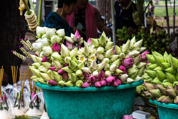 Naklejka premium Rynek w Królewskich Ogrodach Niepodległości w Siem Reap w Kambodży
