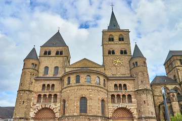 Fototapeta na wymiar High Cathedral of Saint Peter in Trier