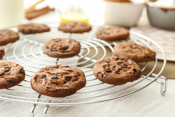 Fototapeta na wymiar Tasty chocolate cookies on cooling rack, closeup