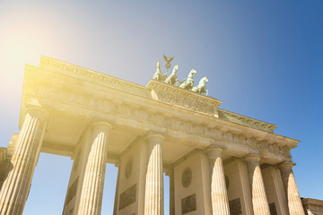 Brandenburger Tor in Berlin im Sonnenlicht