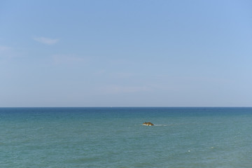 panorama marino visto dall'alto di una scogliera