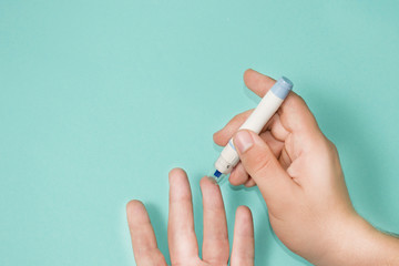 stick of diabetes in the hands