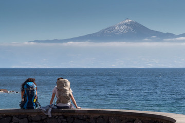 backpackers on la gomera looking at tenerife