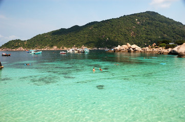 The turquoise waters of Koh Nang Yuan (Koh Tao, Thailand)
