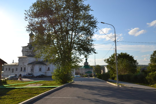 eastern side of Trinity Cathedral in Solikamsk: view from the side of the "20 Years of Victory" street 