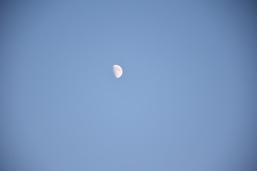 simplistic minimalistic moon day photo 