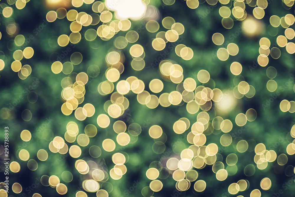 Poster Abstract blur decoration ball and light string on christmas tree with bokeh light background.winter holiday seasonal