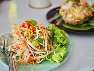 Green papaya salad
