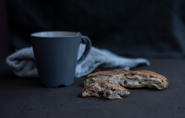taza con tortas con chicharrones