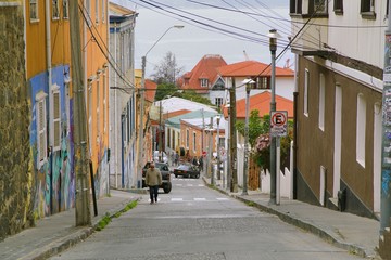 Fototapeta na wymiar Colorful streets of Valparaíso, Chile