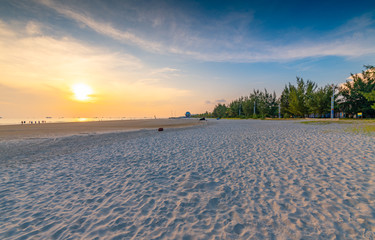 Fototapeta premium Evening scenery at Silver Beach in the Northwest Sea