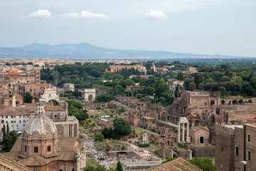 Obraz premium Panoramic view of city Rome with Roman forum and Colosseum from Vittoriano