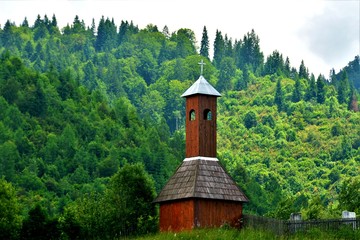 Obraz premium a small wooden church near the forest