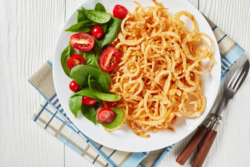 fresh spinach and tomato salad with crispy onions