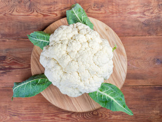 Top view of the cauliflower head on the wooden surface