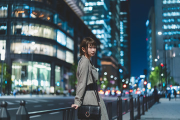 Fototapeta premium 都会の女性