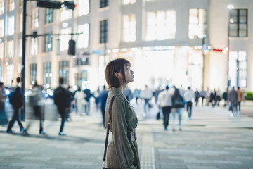 都会の女性