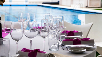 table decorated with purple or pink tones for celebration           