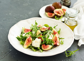 Salad with figs and mozzarella.