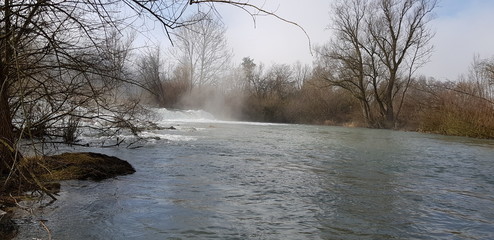 Obraz na płótnie Canvas river in winter