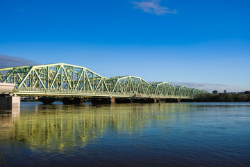 Fototapeta premium 増水した荒川 埼玉県川口市・東京都北区（埼玉県側から） 令和元年台風第19号