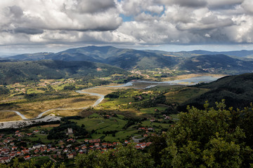 Obraz premium panoramic view of a valley in bizkaia