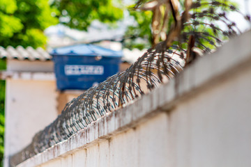 Concertina no cemiterio. Problemas dos tempos modernos