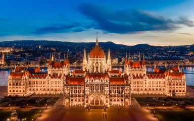Fototapeta na wymiar Budapest parliament, Old historical building in sunset.